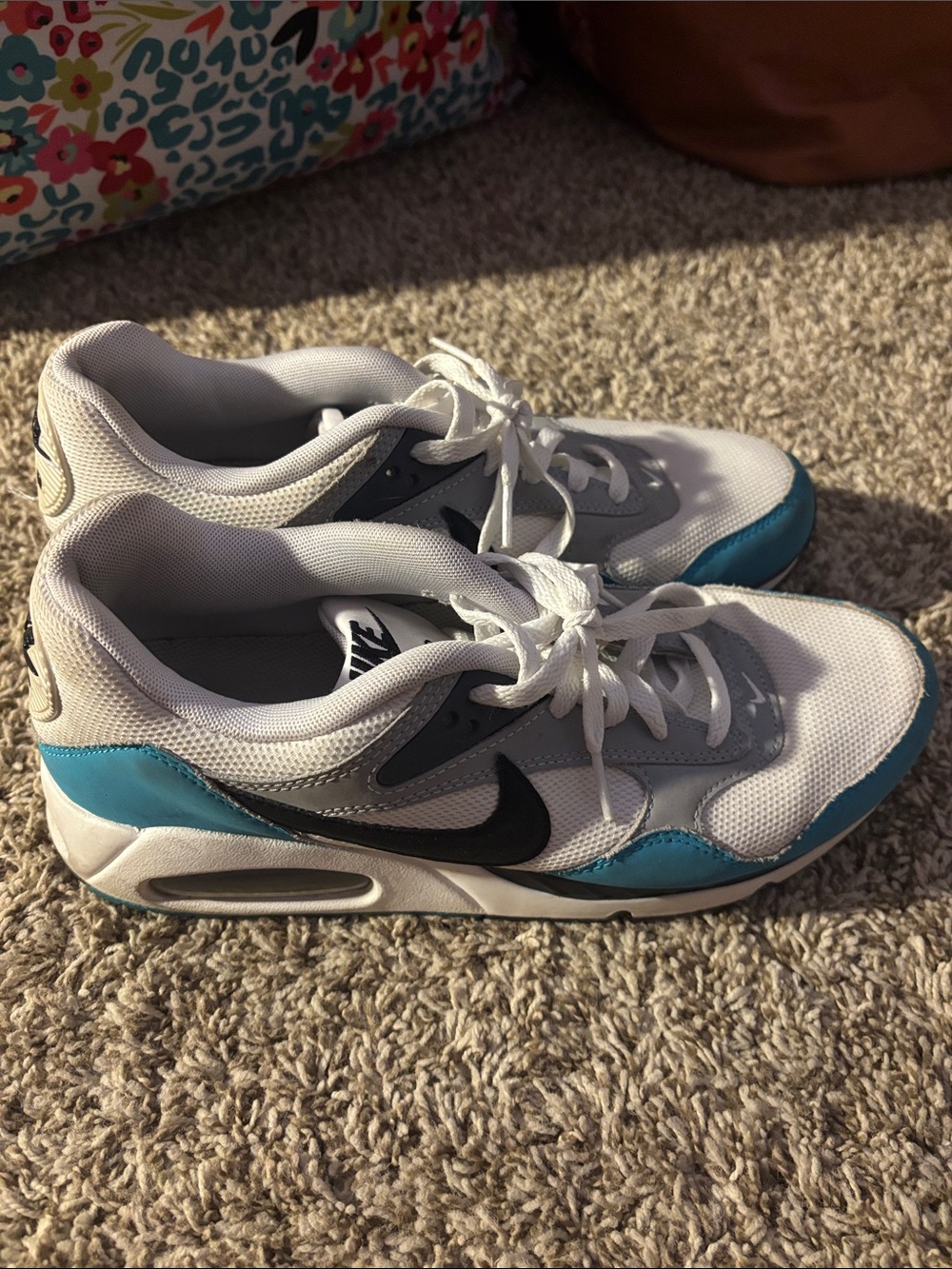 Nike White, Teal & Black Men's Running Shoes